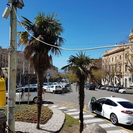 アパート Frank House *