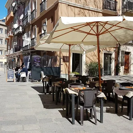 アパート Frank House *