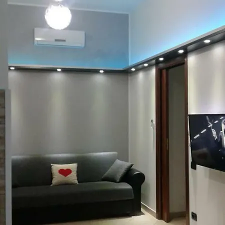 Frank House Apartment *