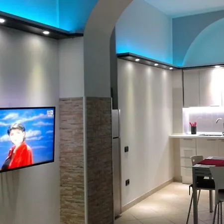 アパート Frank House